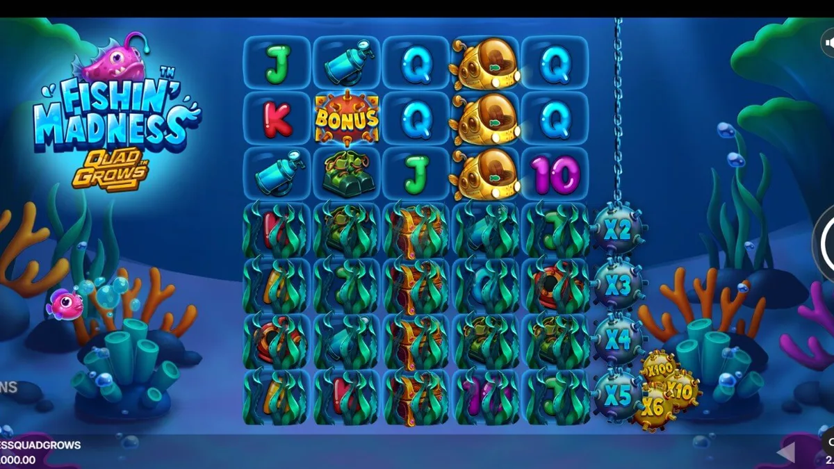 Isang makulay na underwater scene mula sa Fishin’ Madness Quadgrows slot na nagpapakita ng mga isda at naval mines.
